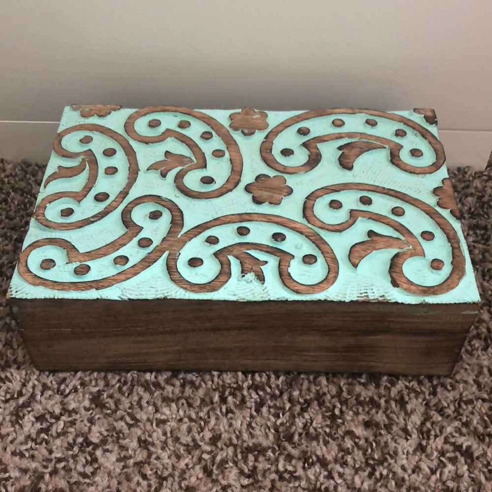 Wooden jewelry box